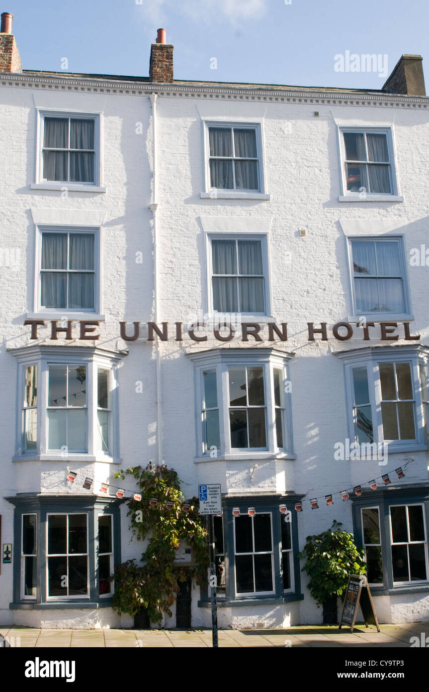 the unicorn hotel in rippon north yorkshire uk regional hotels old traditional Stock Photo