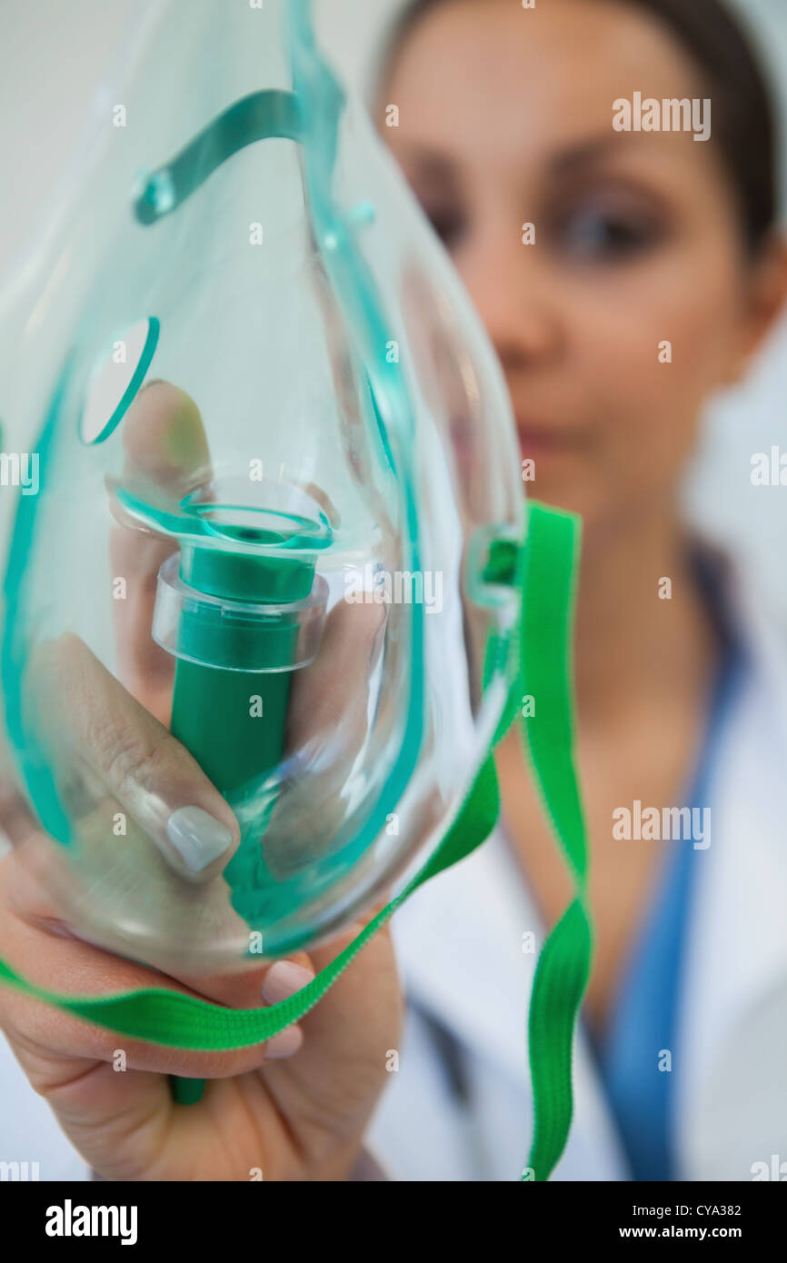 Hold Mask O2 Hand holding oxygen mask hi-res stock photography and images - Alamy
