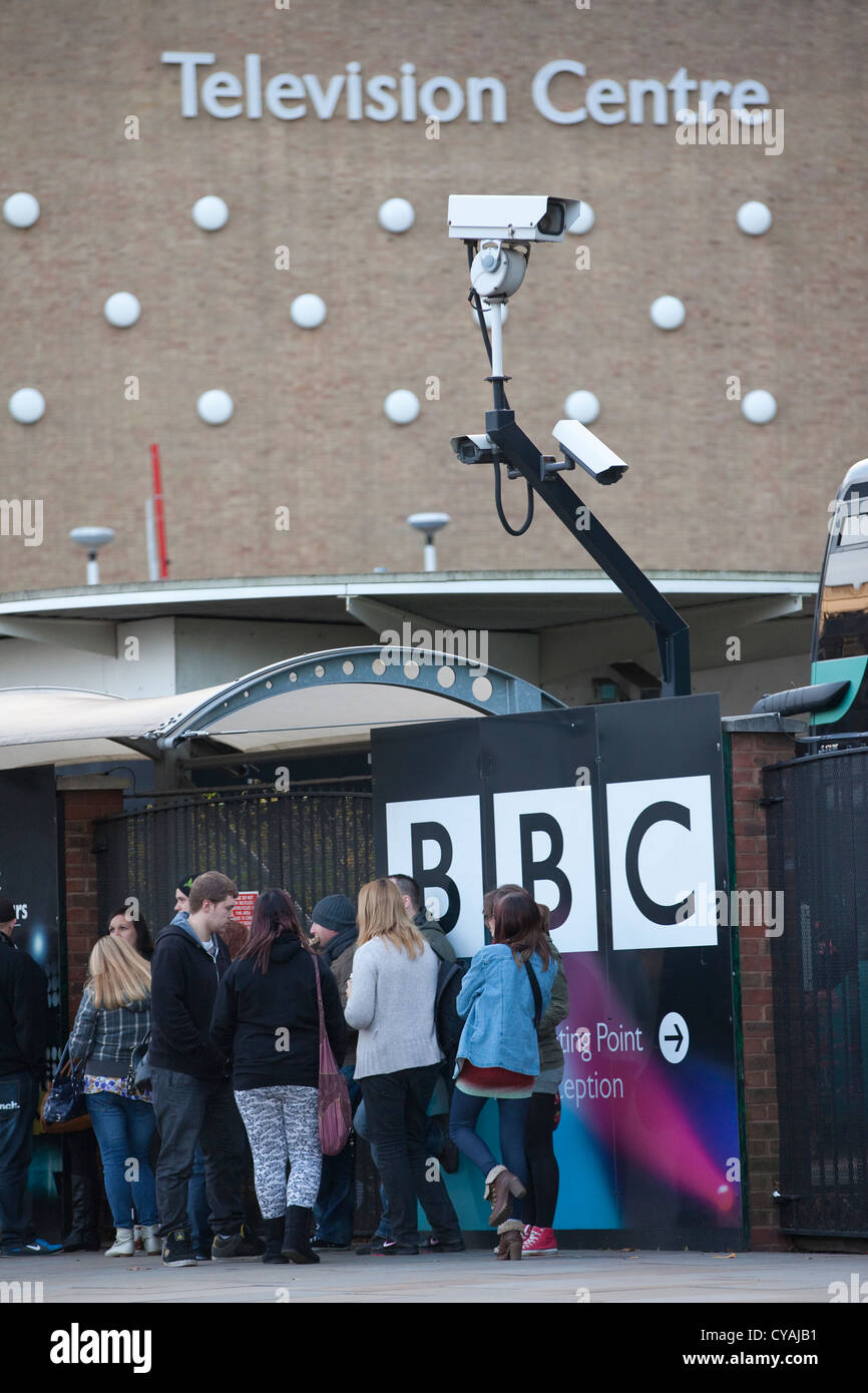 People queuing outside BBC British Broadcasting Corporation, Wood Lane studios, BBC Television Centre, London, England, UK Stock Photo