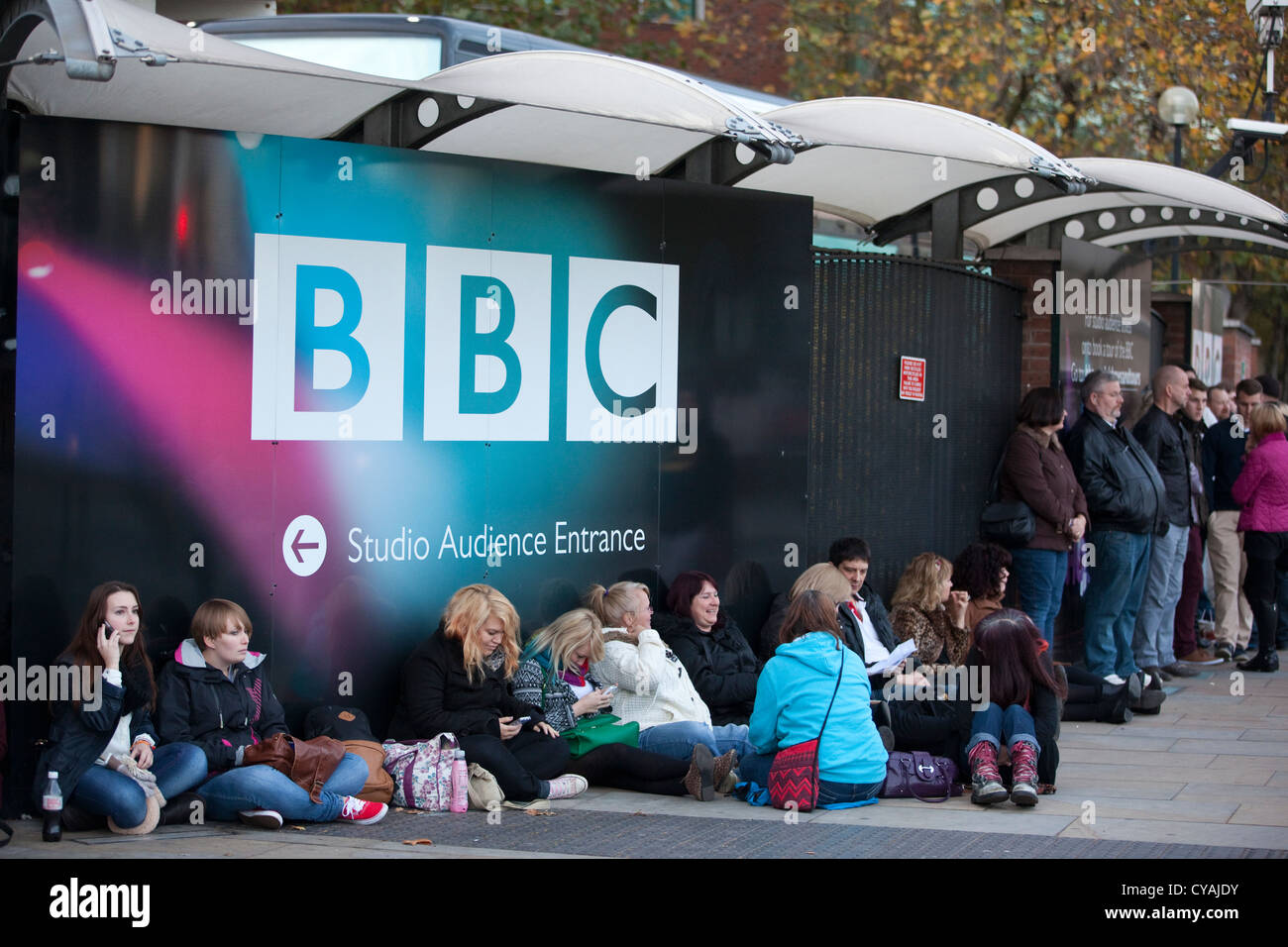 People queuing outside BBC British Broadcasting Corporation, Wood Lane studios, BBC Television Centre, London, England, UK Stock Photo