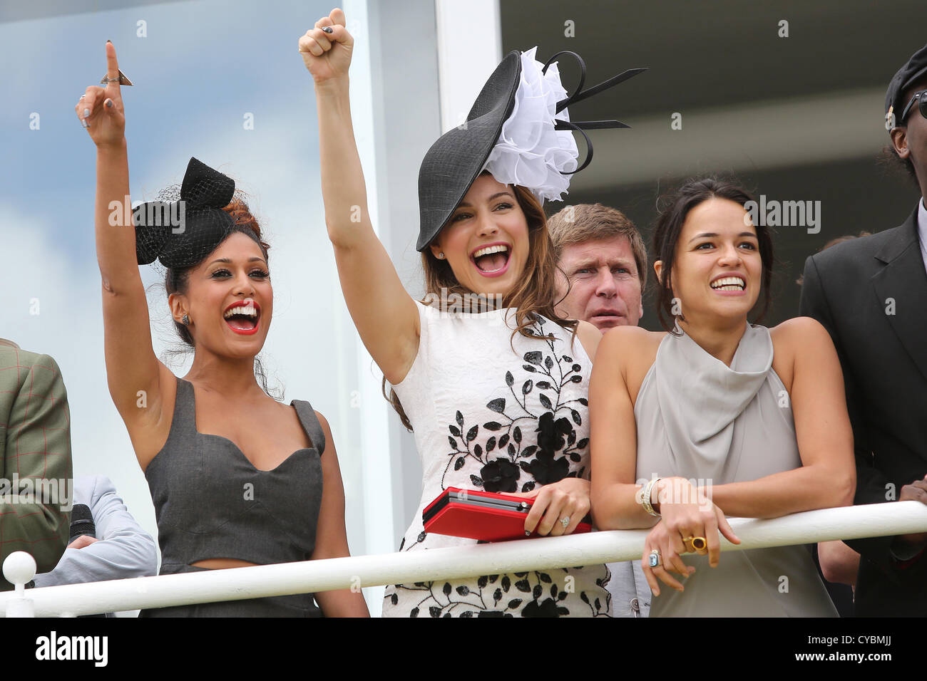 l/r Preeye Kalidas, Kelly Brook & Michelle Rodriguez at Glorious Goodwood celebrating a winner. Stock Photo