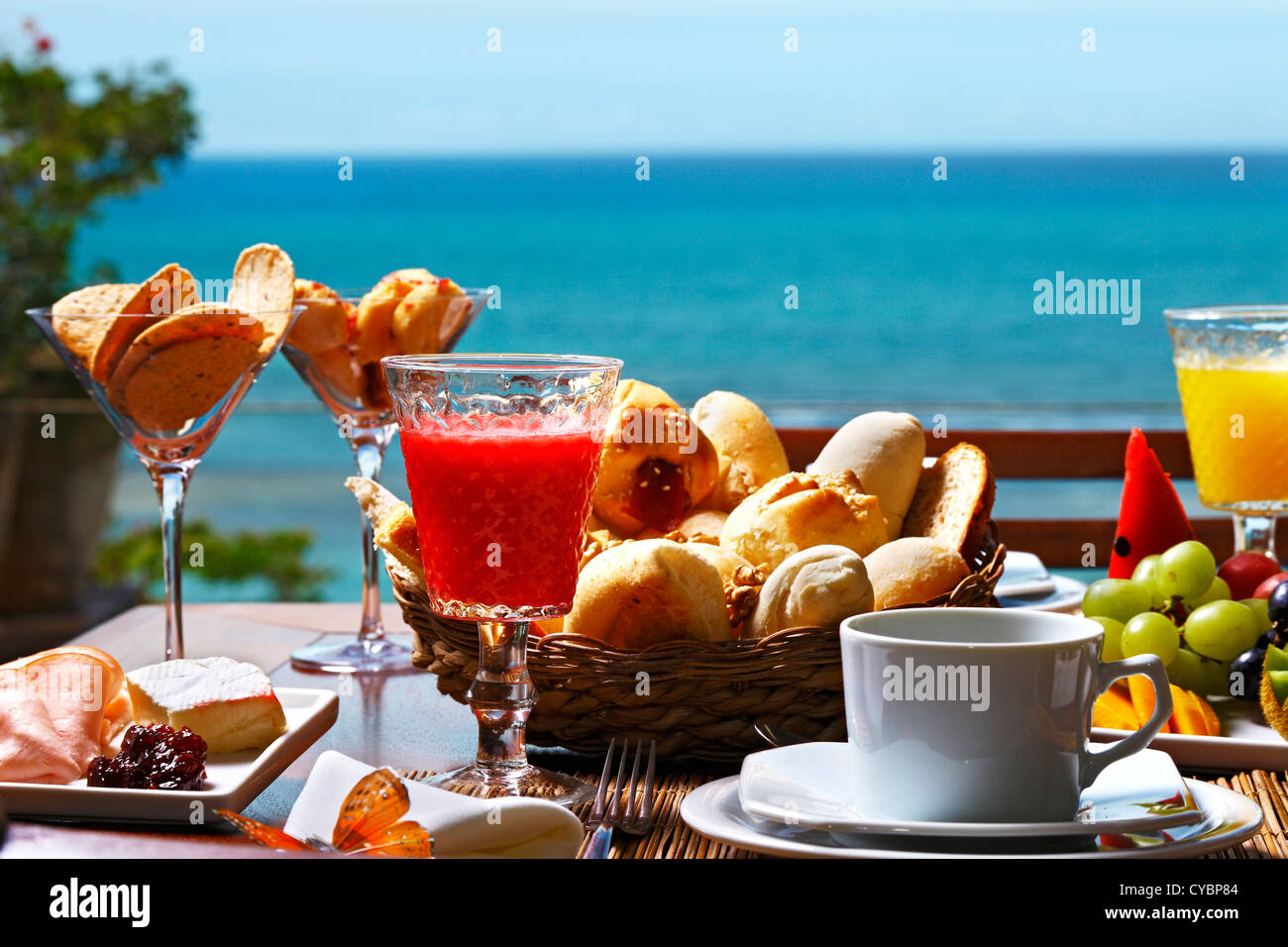 Breakfast on the beach Stock Photo - Alamy