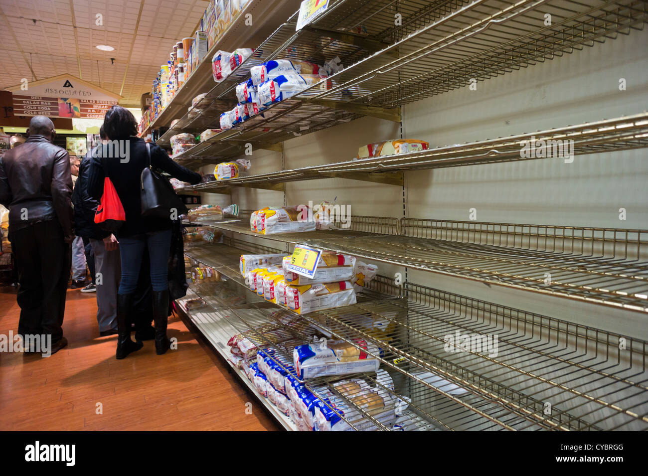 Bare shelves because of Hurricane Sandy at a supermarket in New York Stock Photo