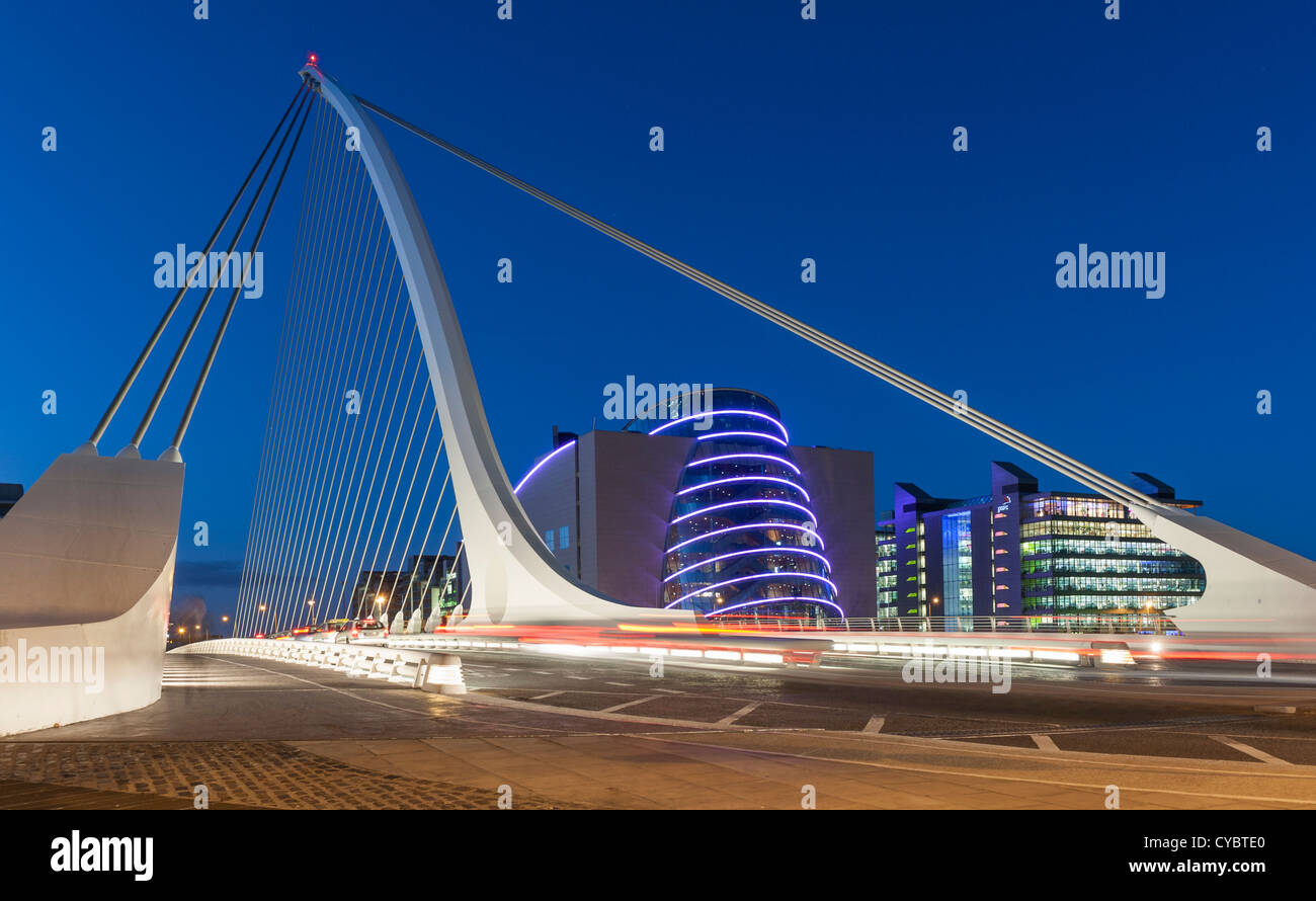 Night in Dublin - The Samuel Beckett Bridge over the river Liffey ...