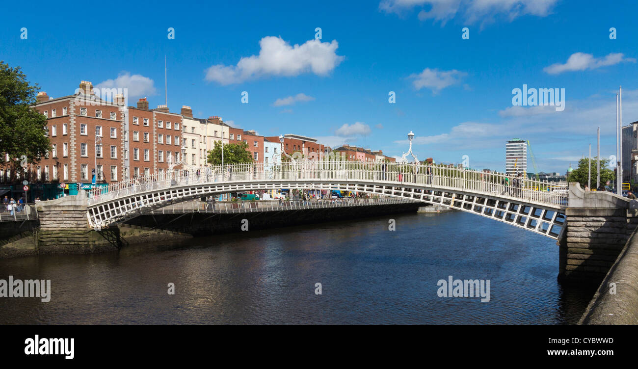 Ha'penny Bridge, Dublin, over the river Liffey, Ireland Stock Photo - Alamy