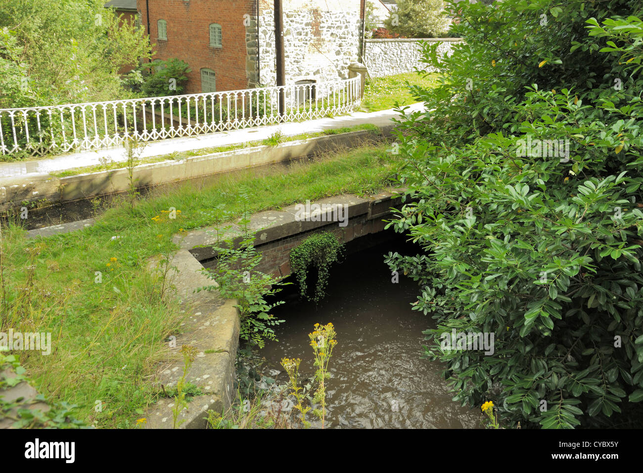Montgomery Canal passing over the Nant-y-caws brook, Welshpool Stock Photo