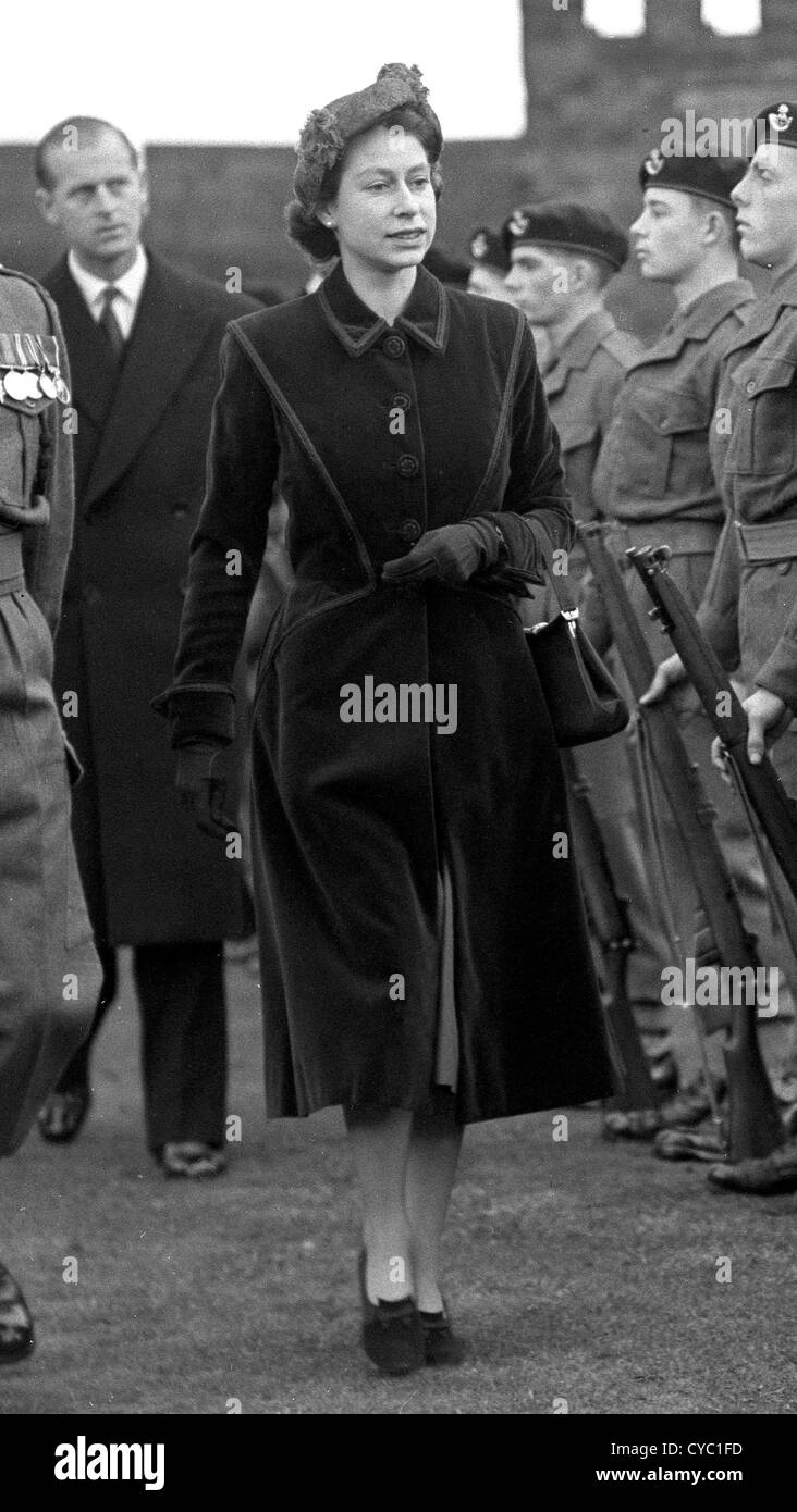 Queen Elizabeth inspecting Army Cadets at Shrewsbury Castle 1952 Stock Photo