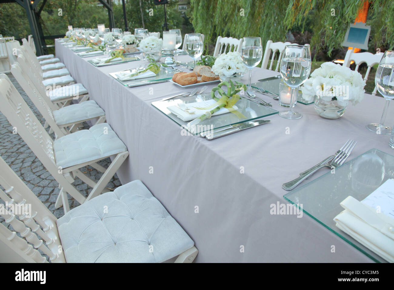 Wedding table setup Stock Photo - Alamy