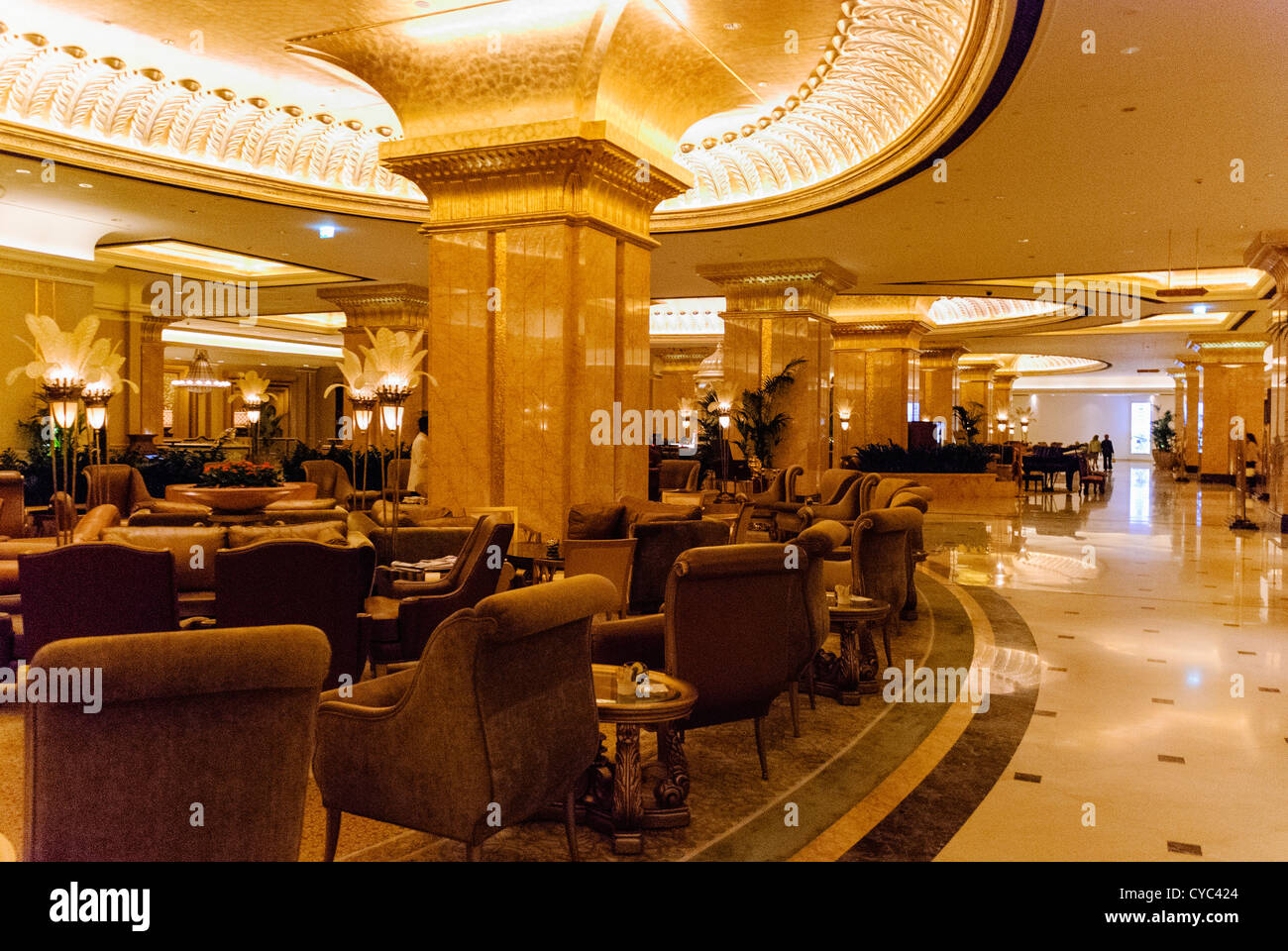 Foyer/lobby of the Emirates Palace Hotel, Abu Dhabi Stock Photo Alamy