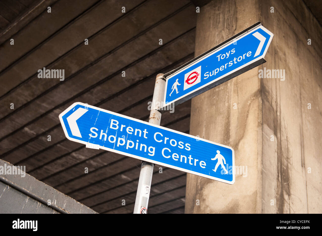 London flyover pedestrian sign signs Brent Cross Shopping Centre Center & tube underground subway station & Toys Superstore Stock Photo