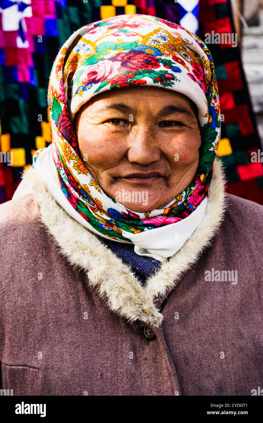 Oldingda tiz chokib xorozingni ogzimga olaman.