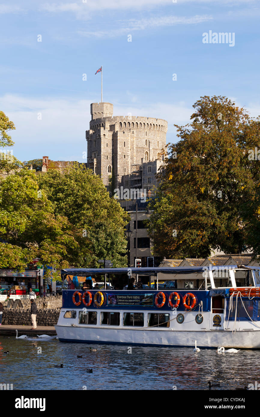 Tourist boat on the River Thames at Windsor Castle, Windsor and Maidenhead, UK Stock Photo