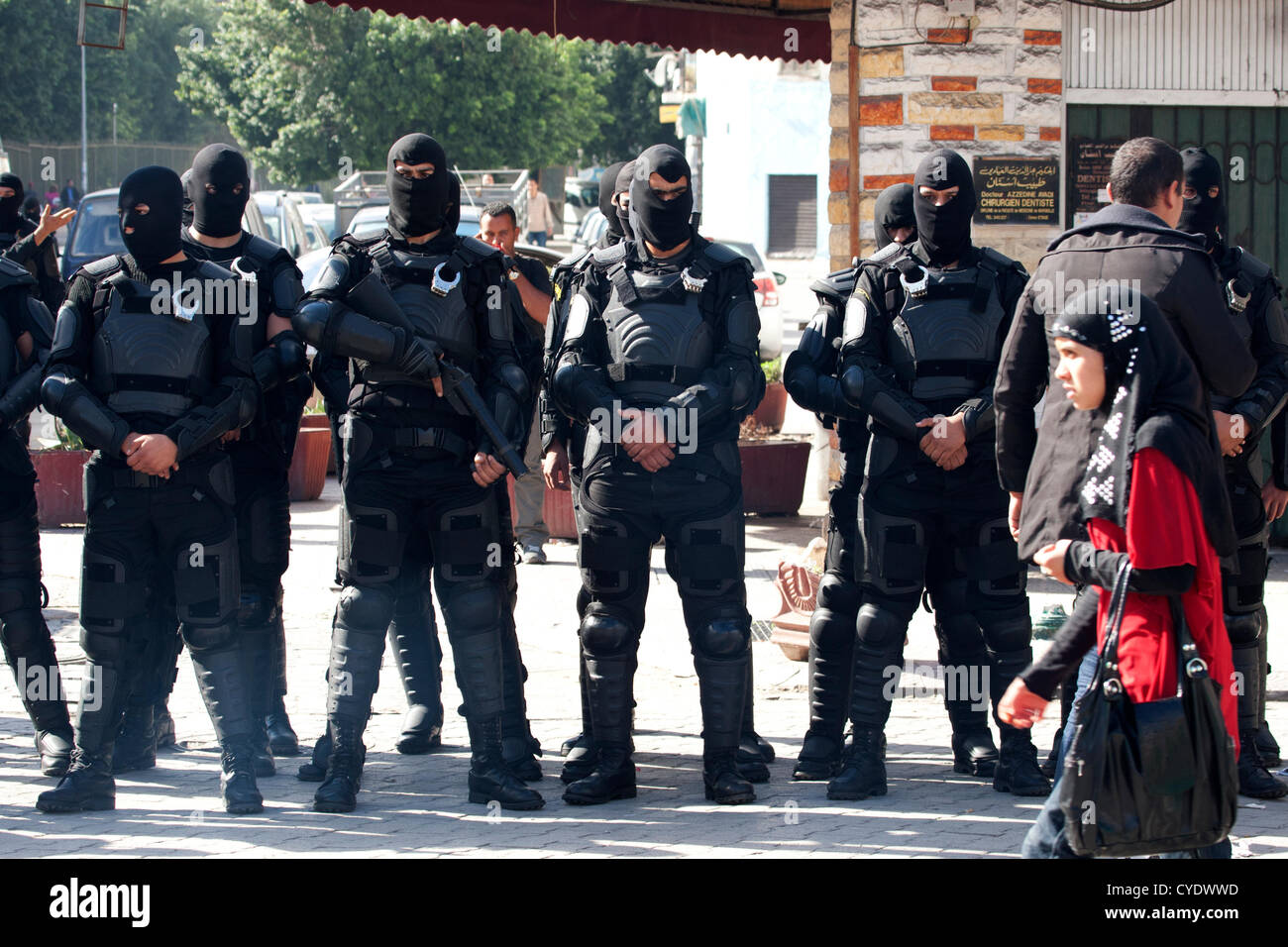 Tunis, Tunisia. 2nd November 2012. A veiled woman walk past riot police deployed near El Fateh mosque. Stock Photo