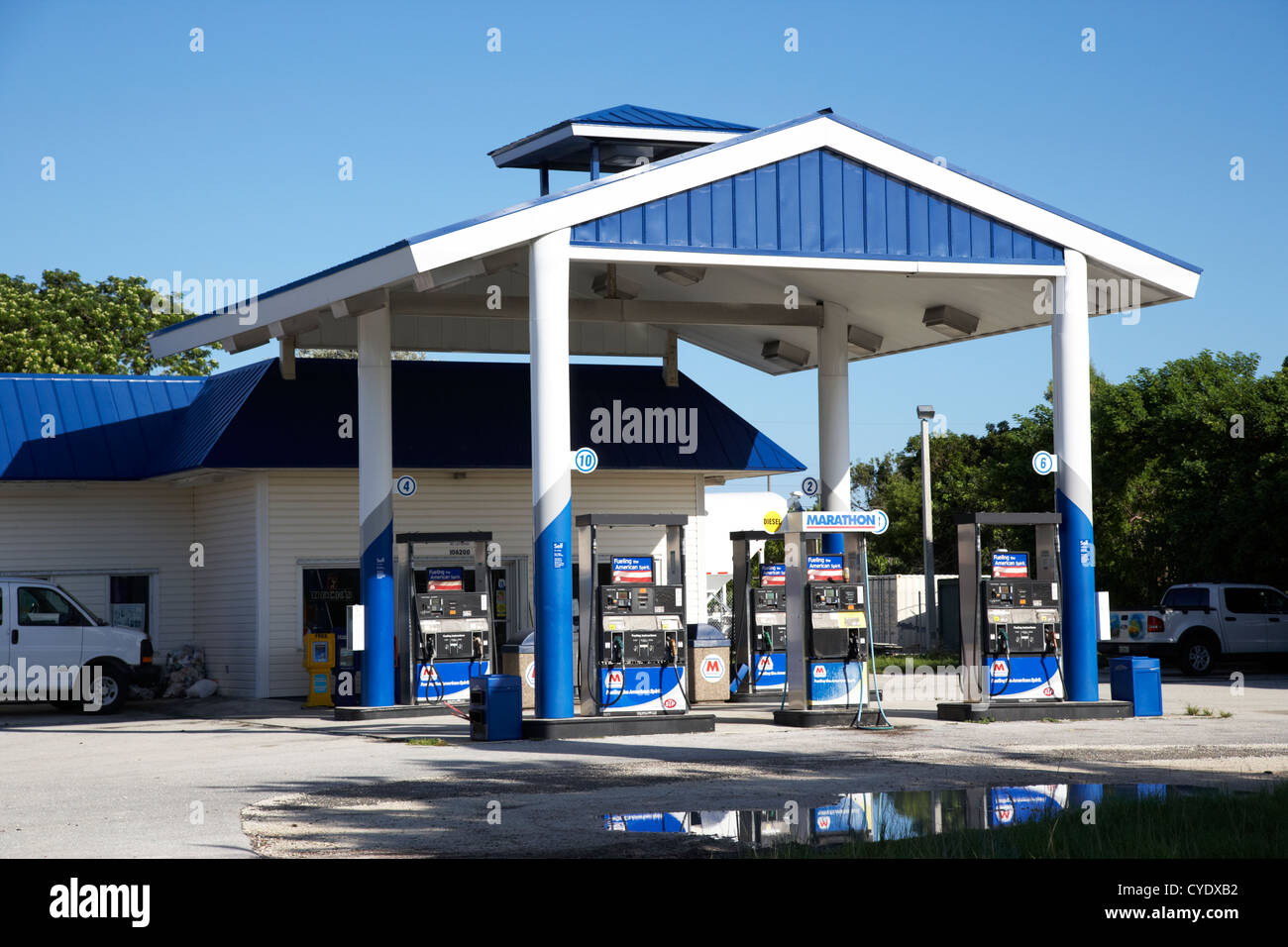 marathon gas station key largo florida keys usa Stock Photo Alamy