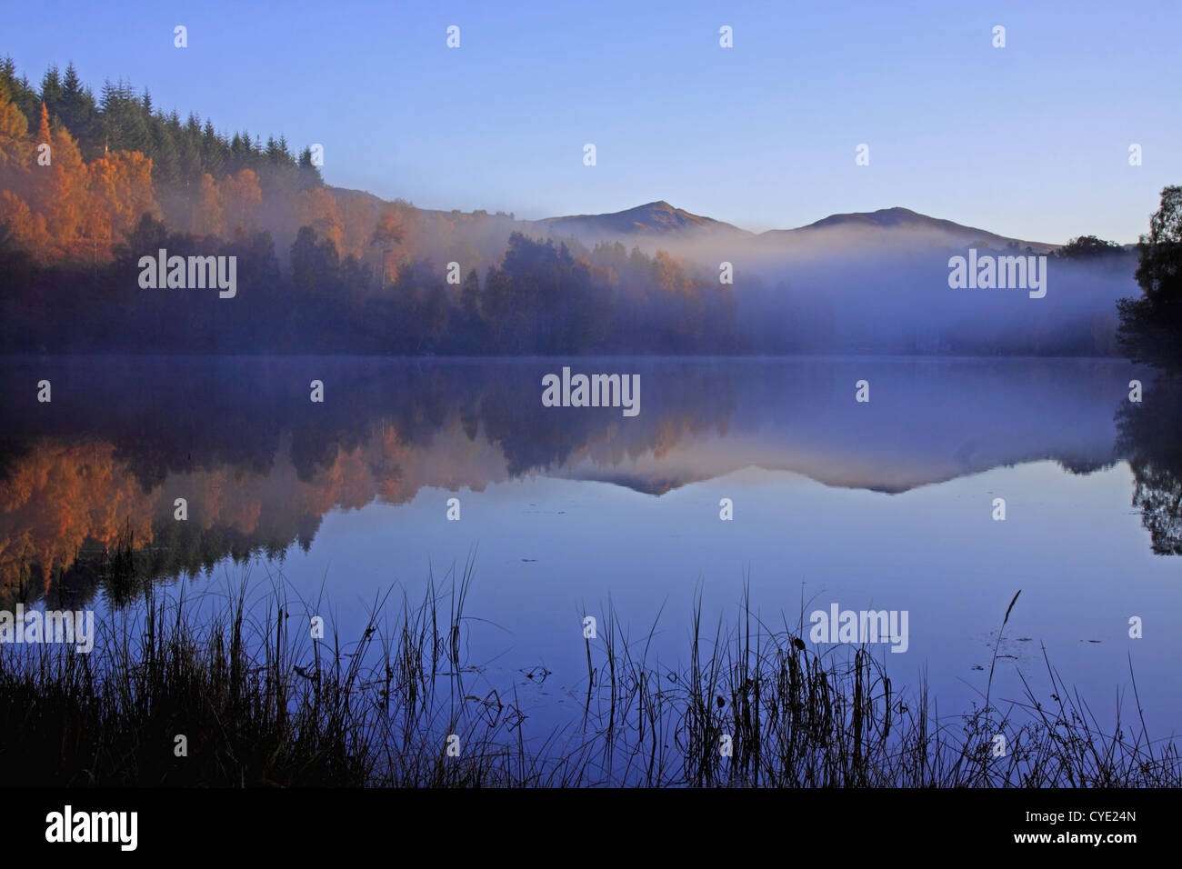 UK Scotland tayside perthshire autumn mist loch tummel and mountain of ben vrackie near pitlochry Stock Photo