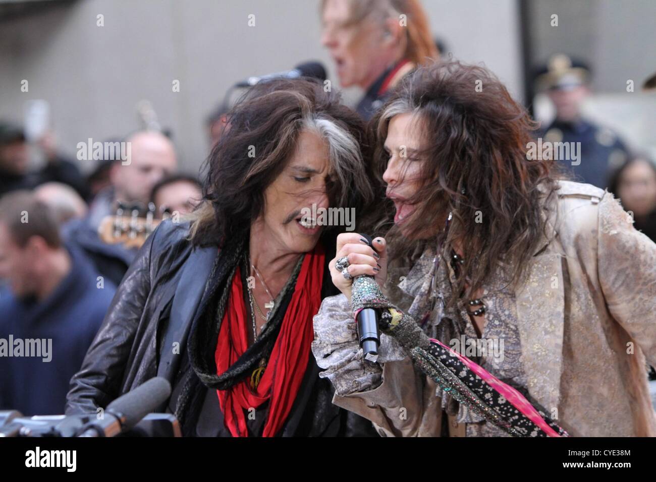 Stephen Tyler and Aerosmith perform at Trump Taj Mahal Hotel & Casino in  Atlantic City, New Jersey on August 8, 2004. (UPI Photo/Laura Cavanaugh  Stock Photo - Alamy