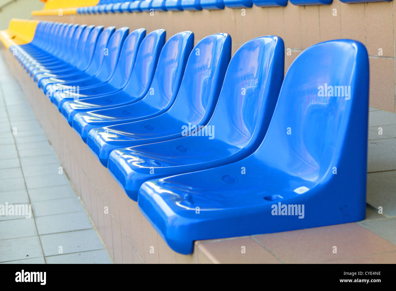 Athletics stadium audience hi-res stock photography and images - Alamy
