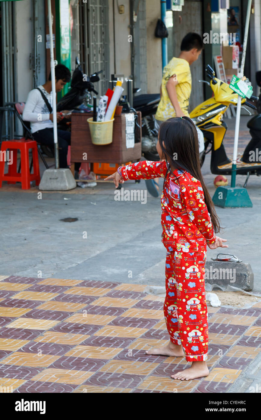 Children playing in the Street in Phnom Penh, Cambodia Stock Photo - Alamy