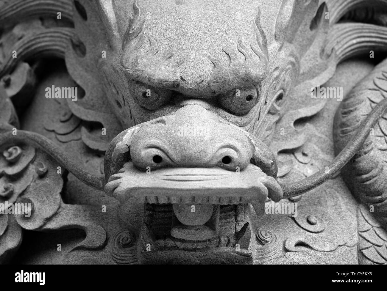 chinese dragon statue in temple Stock Photo - Alamy