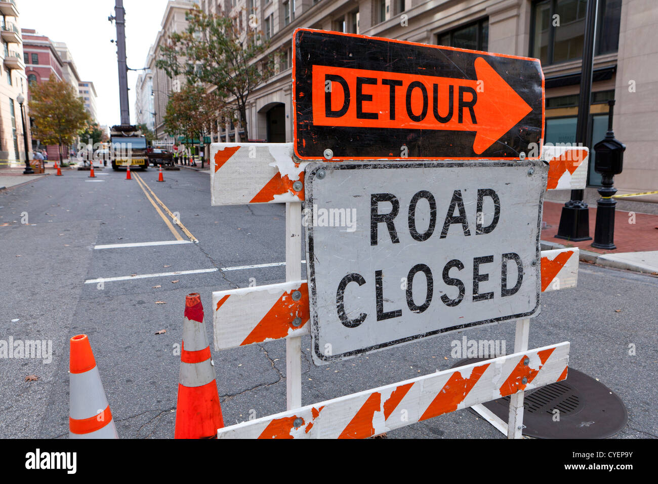 Road closed / detour sign - USA Stock Photo