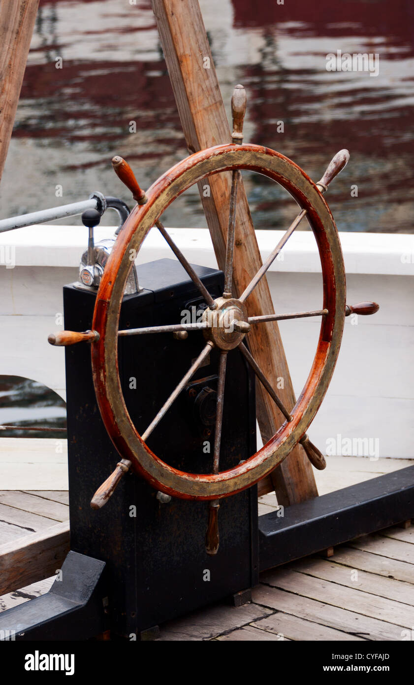 Wooden steering wheel on sailboat Stock Photo - Alamy