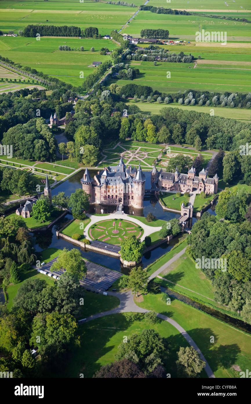 Aerial view of De Haar Castle. The current buildings, except for the chapel, date from 1892 and are the work of Cuypers Stock Photo