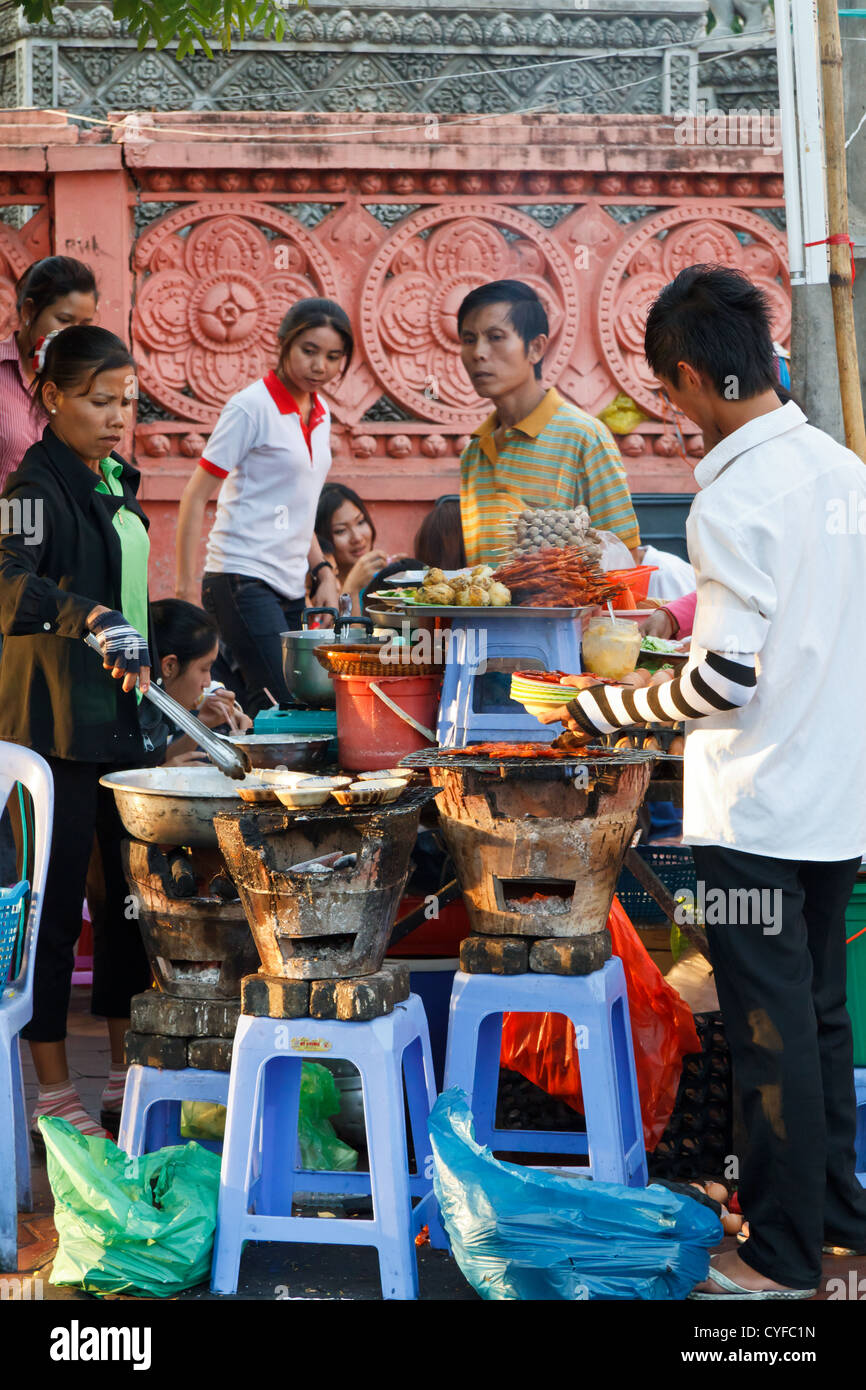 Typical cooking in the Streets of Phnom Penh, Cambodia Stock Photo