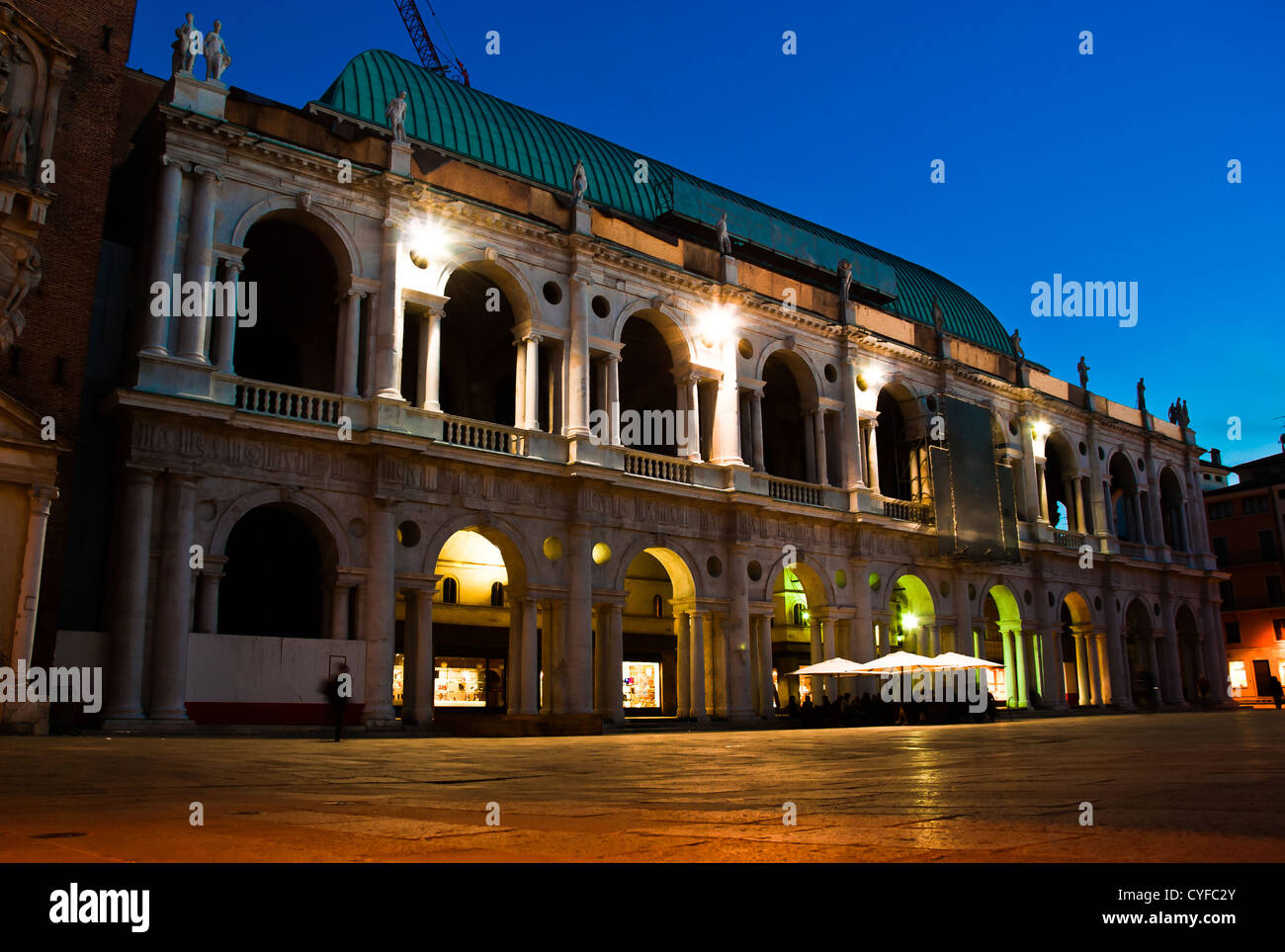 The Basilica Palladiana is a Renaissance building in the central Piazza dei Signori in Vicenza, north-eastern Italy. The most notable feature of the edifice is the loggia, which shows one of the first examples of the what came to be known as the Palladian window, designed by a young Andrea Palladio Stock Photo