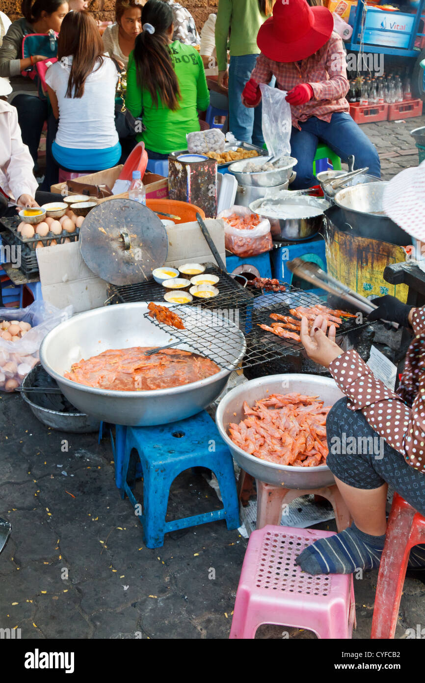 Typical cooking in the Streets of Phnom Penh, Cambodia Stock Photo