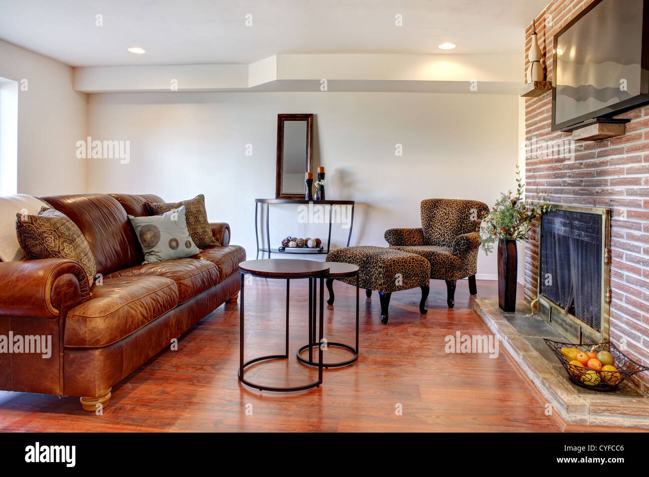 Living room with leather sofa, Tv and fireplace Stock Photo Alamy
