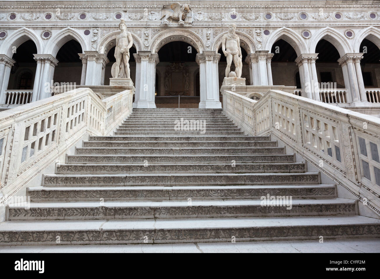 Scala del Giganti - the flight of stairs that led to the Doges private quarters. Statues of Venus and Mars Stock Photo
