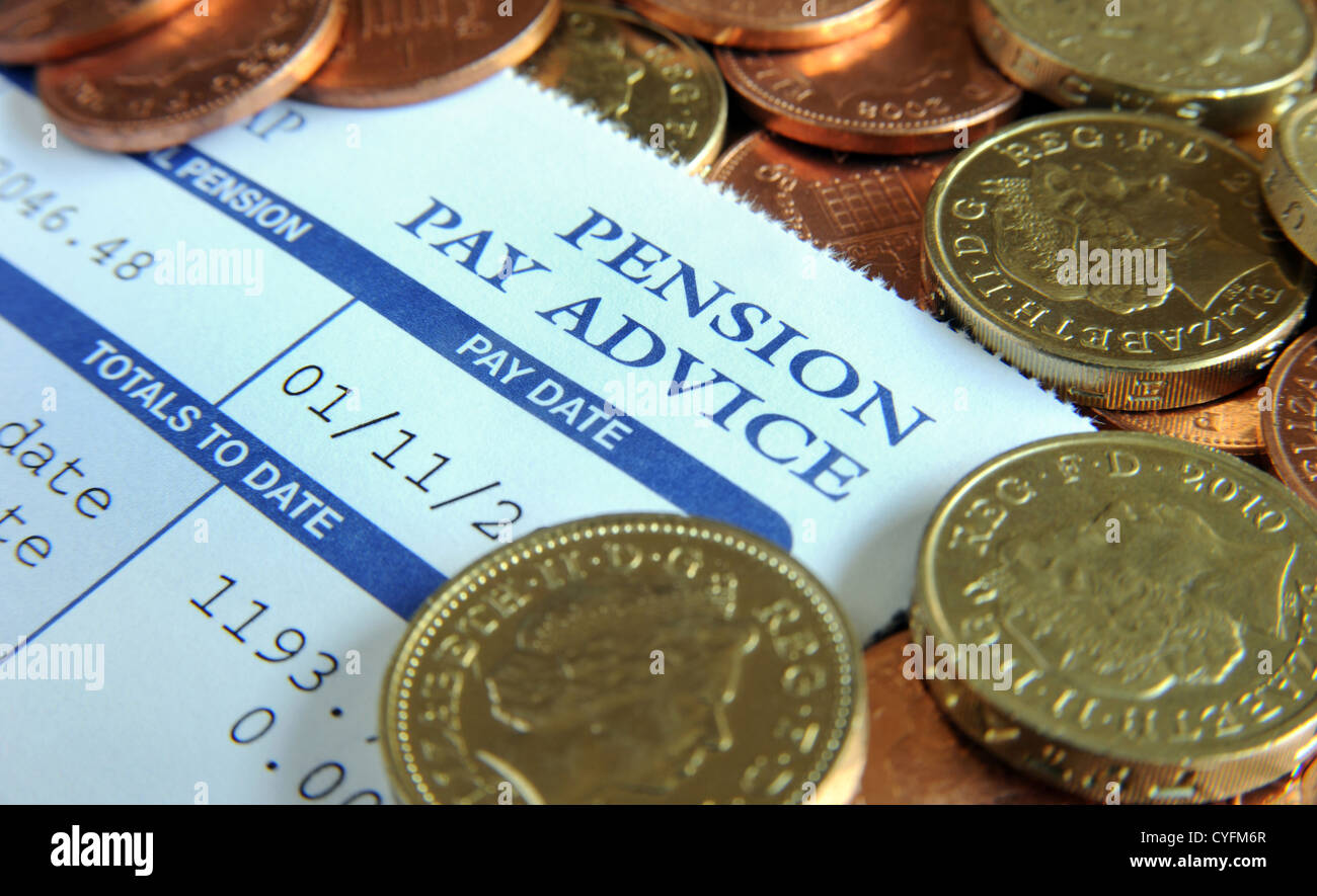 COMPANY PENSION SCHEME PAY ADVICE SLIP WITH BRITISH MONEY RE PENSIONS WORKPLACE INCOMES RETIREMENT WAGES THE ECONOMY SAVINGS UK Stock Photo