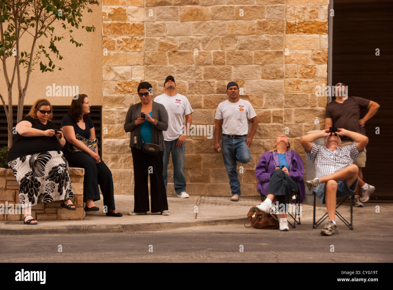 By rappelling down building hires stock photography and images Alamy