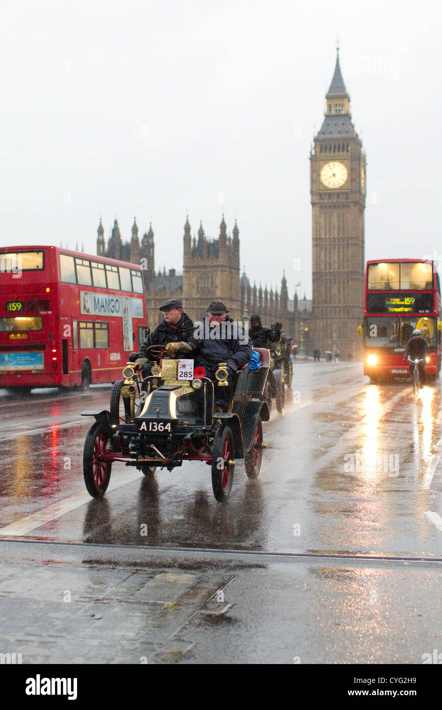 Royal Automobile Club's annual Veteran Car Run London to Brighton. 04.11.2012 Picture shows No.285 De Dion Bouton driven in wet conditions by John Richards crossing Westminster Bridge, one of many classic vehicles taking part in this years London to Brighton Veteran Car Run 2012 starting at Hyde Park in Central London and finishing at the seafront on the Sussex resort of Brighton. Stock Photo