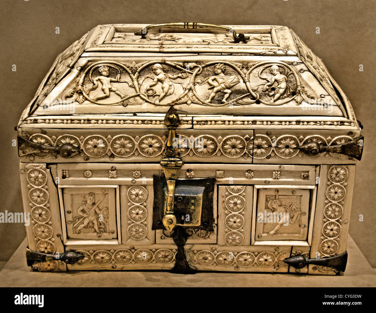 Casket with Warriors and Dancers 11th century Constantinople Byzantine  Ivory 20 x 30 cm Dionysos erotes Istanbul Turkey Stock Photo - Alamy