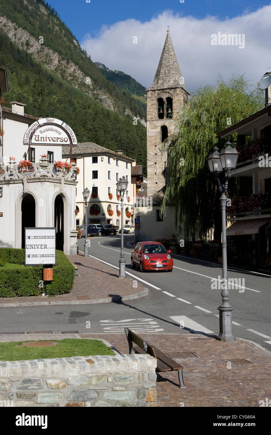 Piemonte / Valle d'Aosta: Pre St Didier main street Stock Photo