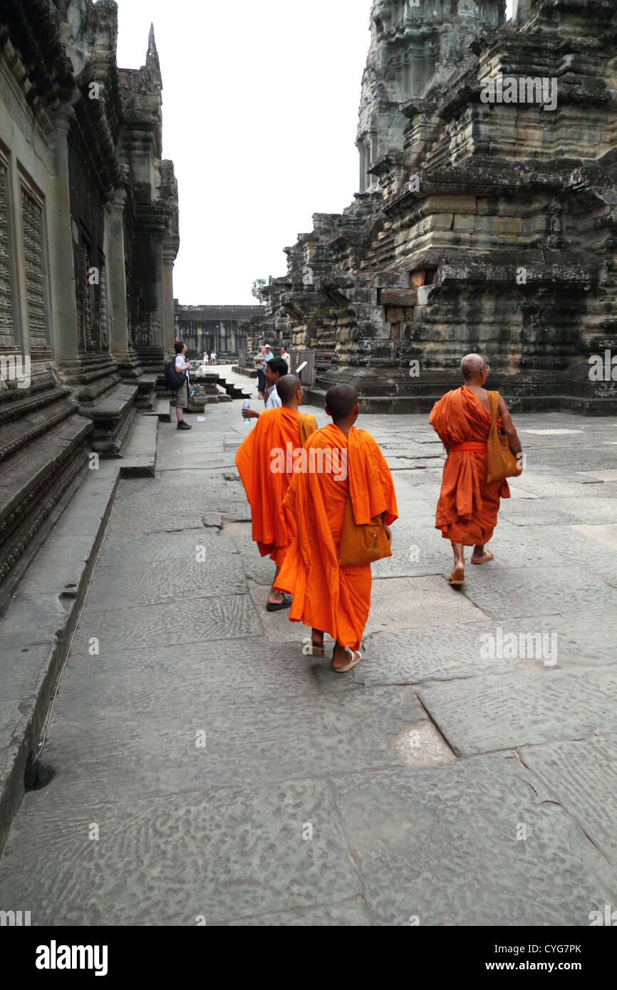 Group buddhist monks in temple hi-res stock photography and images - Alamy