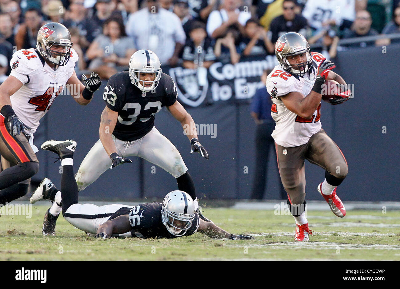 Buccaneers vs. Raiders: Doug Martin bulldozes Bucs to 42-32 win