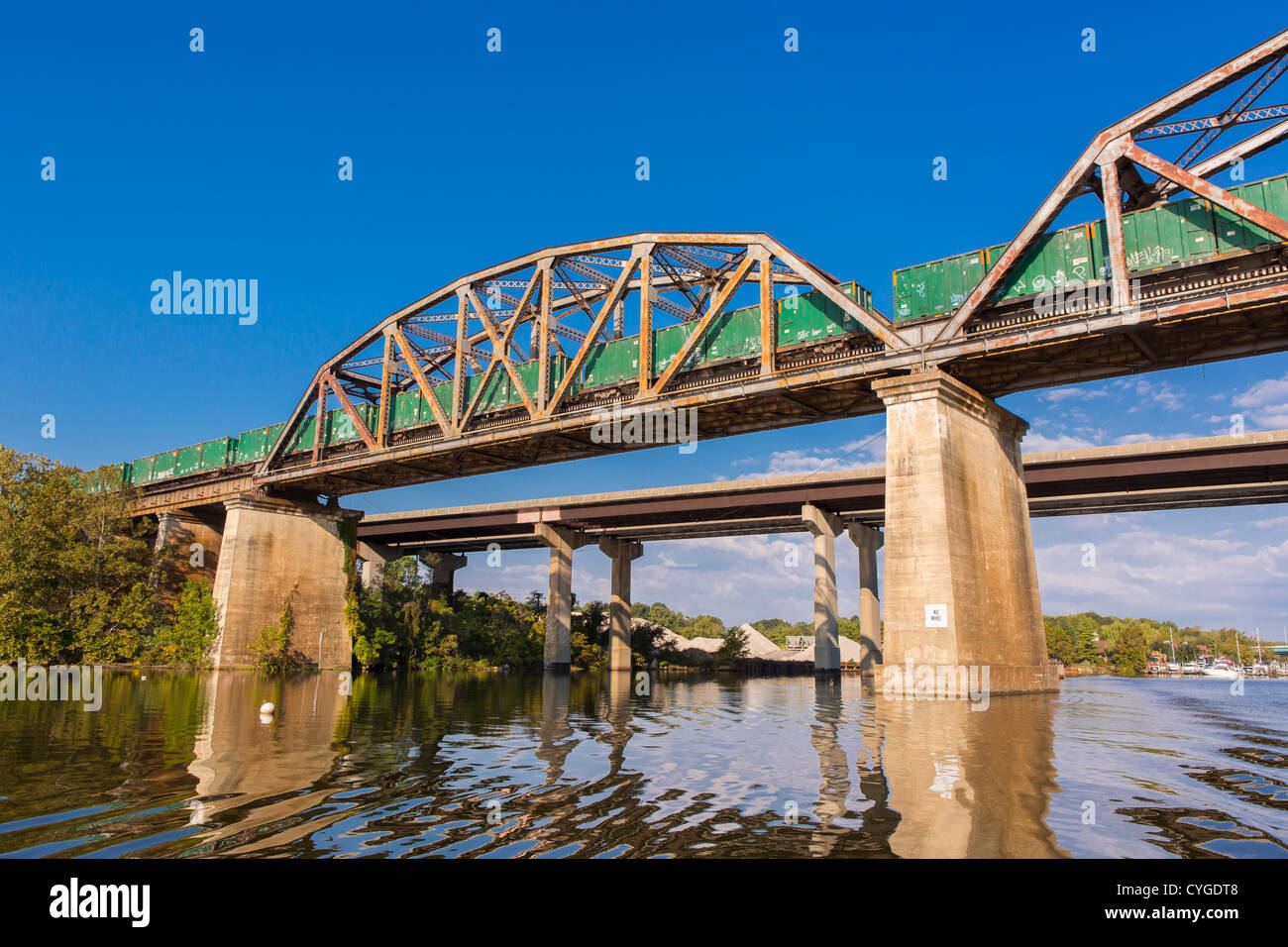 OCCOQUAN, VIRGINIA, USA Freight train on railroad ridge over Occoquon