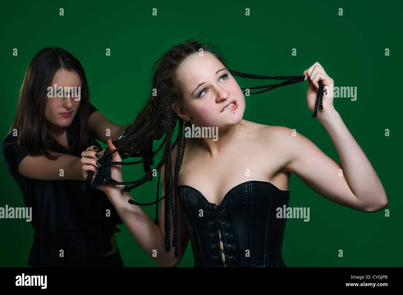 Brovaridagi yotoqxonada Alena Chashka bilan yashirin kamera pornosini tomosha qiling