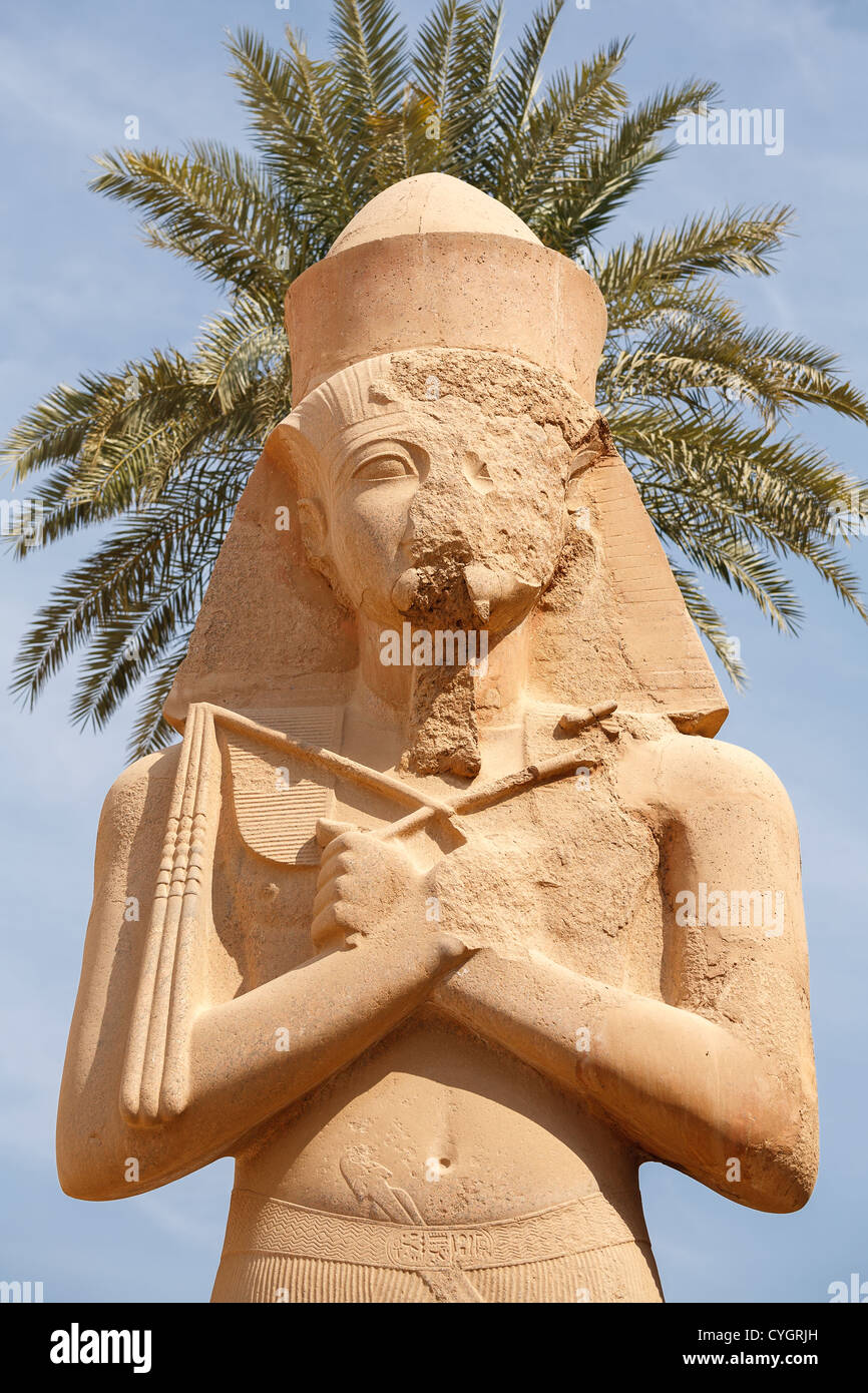 Egypt luxor temple of karnak statue of ramses ii hi-res stock ...