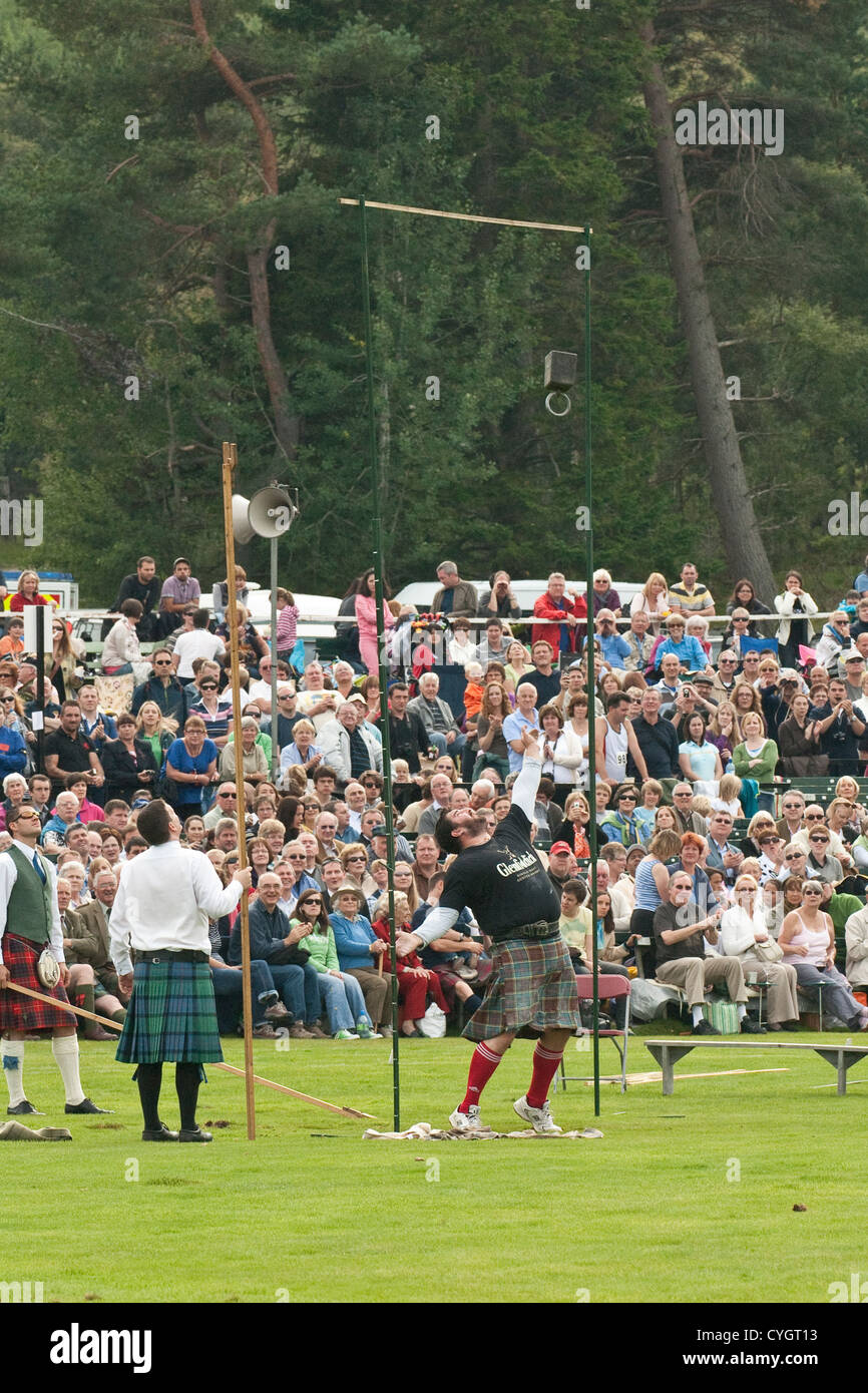 Weight for Height competition at Braemar Royal Highland Games Stock Photo