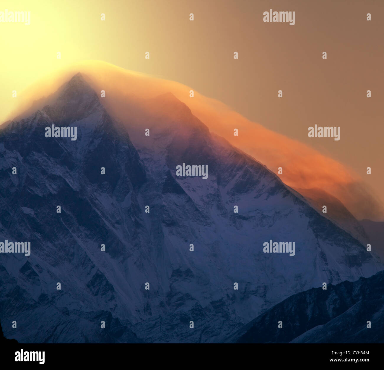 Mount everest summit sunrise hi-res stock photography and images - Alamy