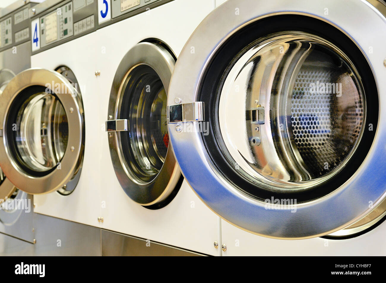 Load of washing hires stock photography and images Alamy