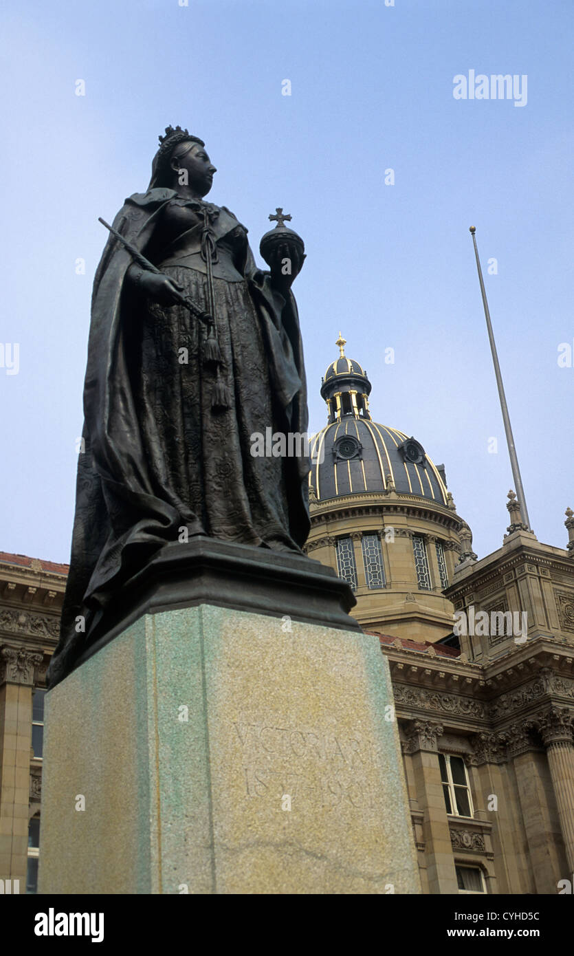 Queen victorias statue hires stock photography and images Alamy
