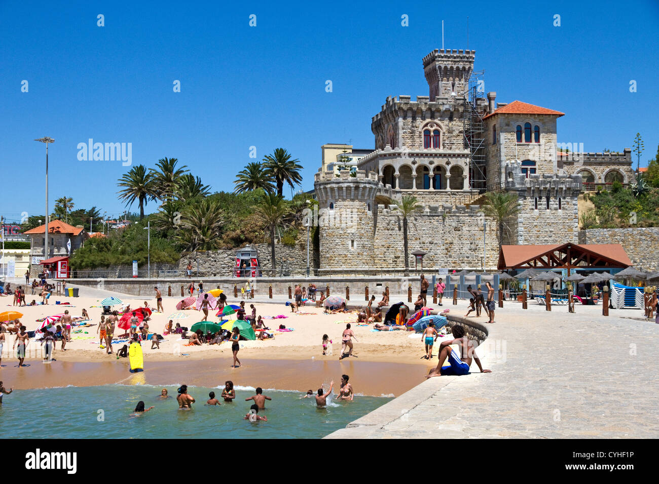 Main beach (Praia do Tamariz),  jetty and Forte da Cruz, Estoril, Lisbon Coast,  Estremadura, Portugal. Stock Photo