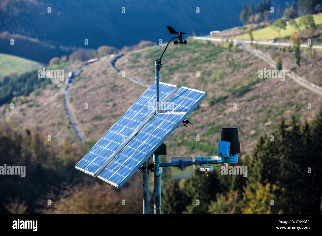 https://c8.alamy.com/comp/CYHKGR/portable-weather-station-powered-by-solar-energy-measures-all-kind-CYHKGR.jpg