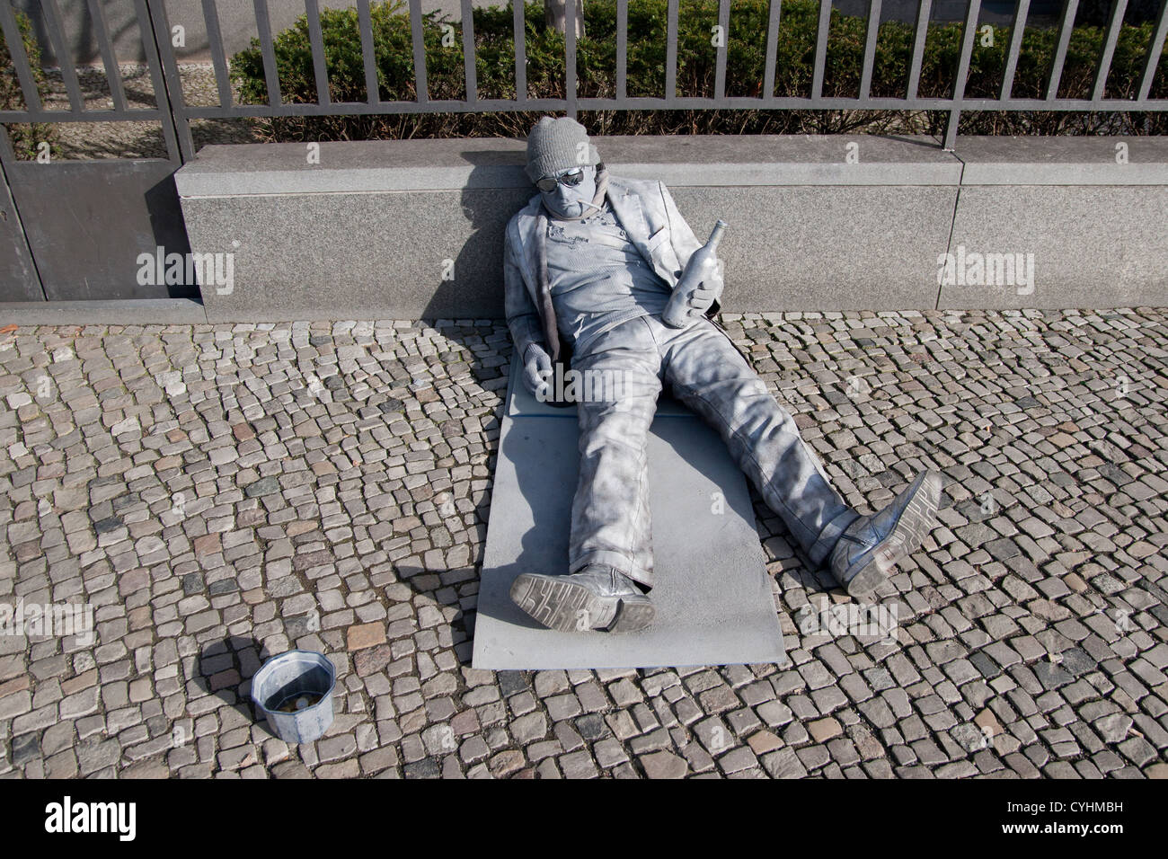 living-statue-drunk-man-berlin-germany-CYHMBH.jpg