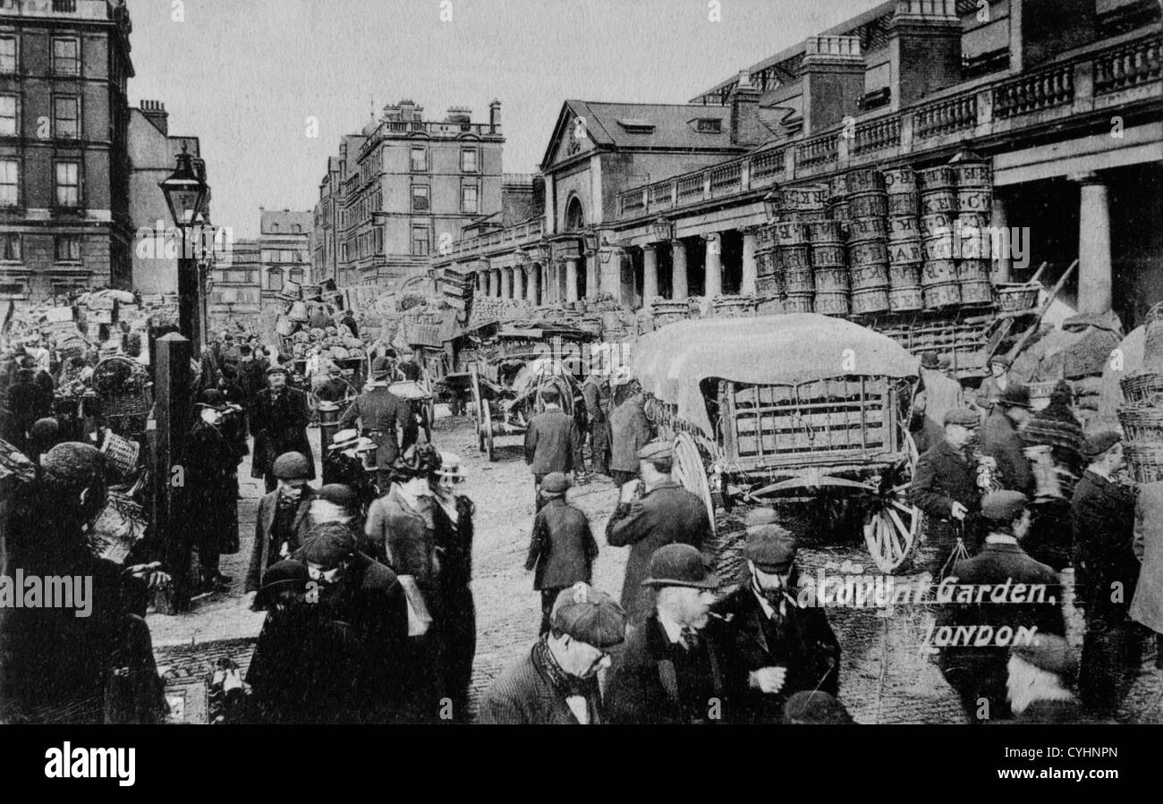 Covent Garden London the commercial fruit and vegetable daily market for central London. Circa 1900s Edwardian London Stock Photo