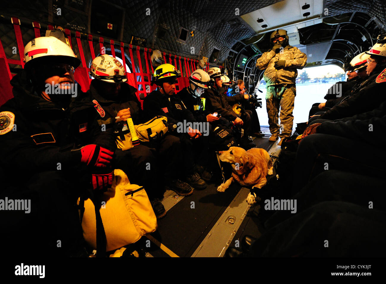 JOINT BASE MCGUIRE-DIX-LAKEHURST, N.J. – Members of Maryland Urban Search and Rescue Task Force one fly aboard a U.S. Army CH-47 helicopter assigned to the Georgia Army National Guard from Joint Base McGuire-Dix-Lakehurst, N.J. to Staten Island, N.Y. to c Stock Photo